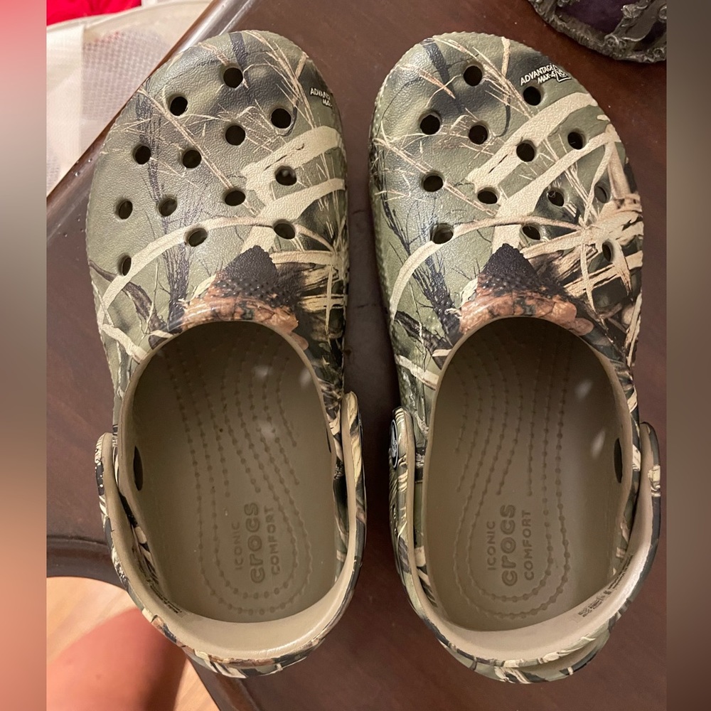 CROCS CLASSIC REALTREE KID'S CLOGS TODDLER size 11 Brand New, never worn. No box